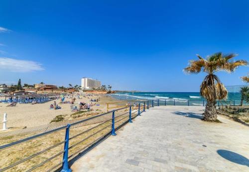 Punta Prima Apartment Sleeps 4 Pool Air Con Wifi