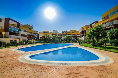 Punta Prima Apartment Sleeps 4 Pool Wifi