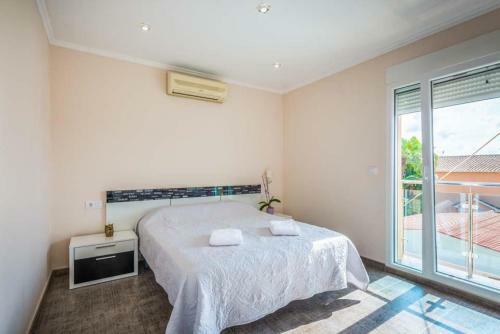 Ifac Villa Sleeps 8 Pool Air Con Wifi