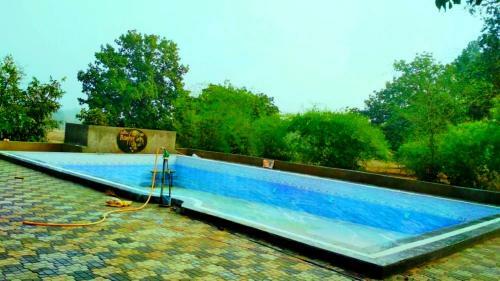 Hotel Royal Bamhni Holiday Resort