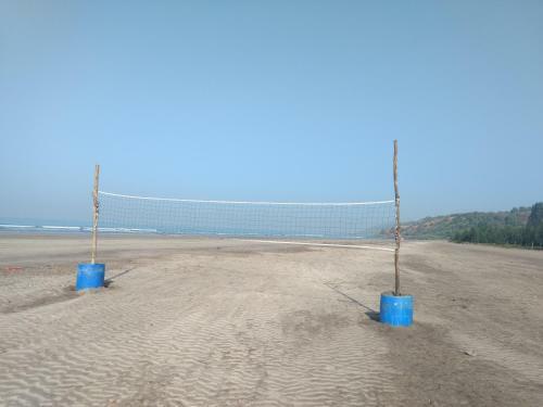 Hotel Whistling Waves Beach Resort