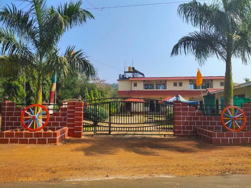 Hotel Whistling Waves Beach Resort