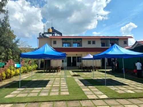 Hotel Whistling Waves Beach Resort