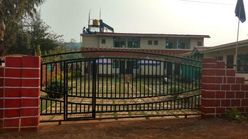 Hotel Whistling Waves Beach Resort