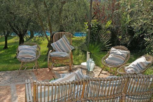 Villa Clara, Large Villa With Private Pool Steps From The Beach