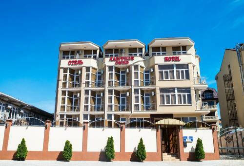 Lazurnoye Okno Hotel