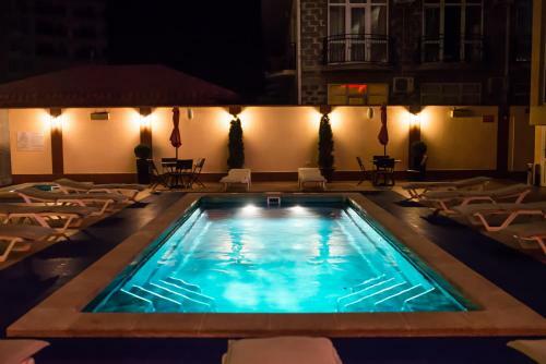Lazurnoye Okno Hotel