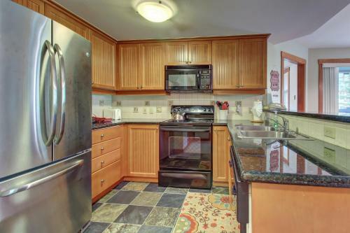 Eagle Springs East 201: Horsetail Suite