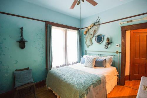 Bed & Breakfast Oakland Manor House Inn