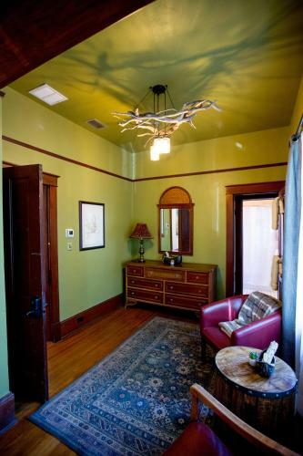 Bed & Breakfast Oakland Manor House Inn