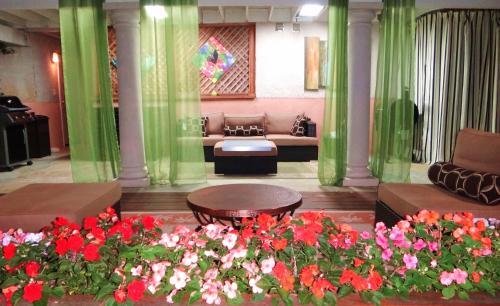 Little Paradise Two Bedroom Suite