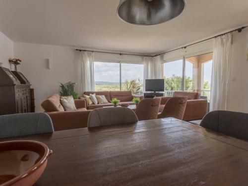 Cozy Villa In Aigne With Private Pool And Jacuzzi
