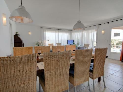 Cozy Villa In Aigne With Private Pool And Jacuzzi
