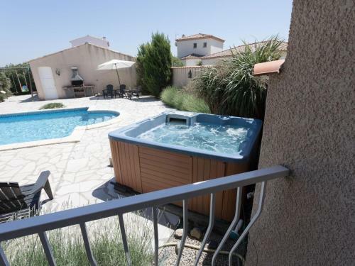 Cozy Villa In Aigne With Private Pool And Jacuzzi