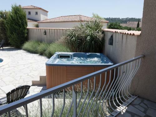 Cozy Villa In Aigne With Private Pool And Jacuzzi