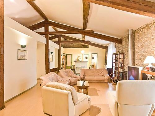 Magnificent Holiday Home In Roquetaillade With Pool