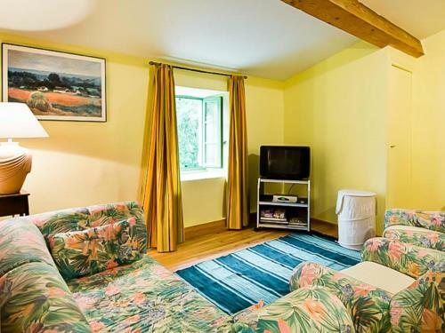 Magnificent Holiday Home In Roquetaillade With Pool