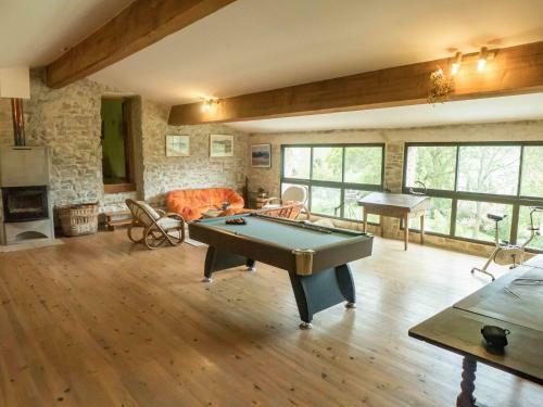 Magnificent Holiday Home In Roquetaillade With Pool