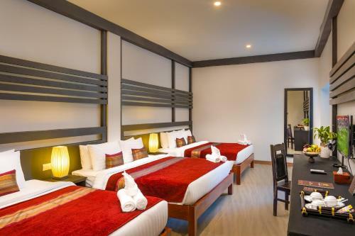 Hotel Reveal Courtyard In Reveal Angkor