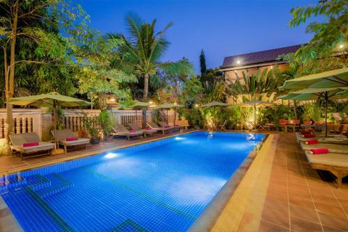Hotel Reveal Courtyard In Reveal Angkor