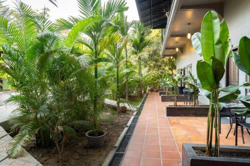 Hotel Reveal Courtyard In Reveal Angkor