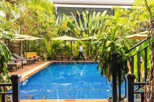 Hotel Reveal Courtyard In Reveal Angkor