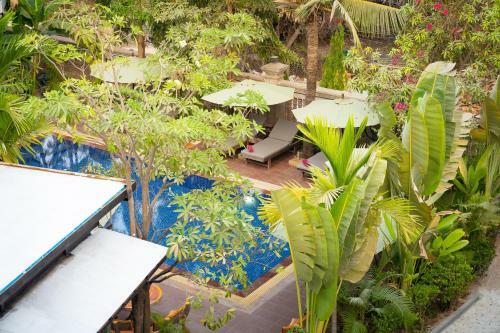 Hotel Reveal Courtyard In Reveal Angkor
