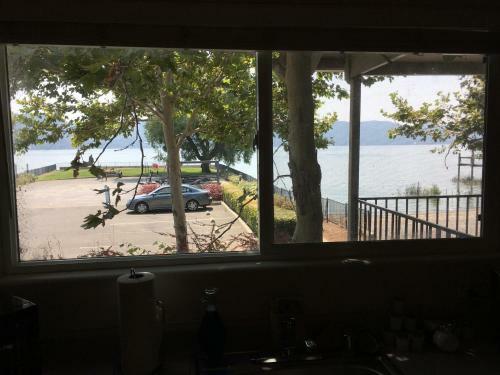 Hotel Clear Lake Cottages & Marina