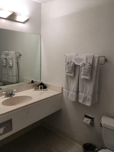 Hotel Clear Lake Cottages & Marina