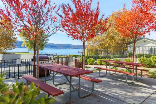 Hotel Clear Lake Cottages & Marina