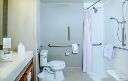 Hotel Courtyard By Marriott Lake Charles