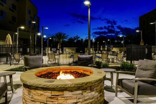 Hotel Courtyard By Marriott Lake Charles