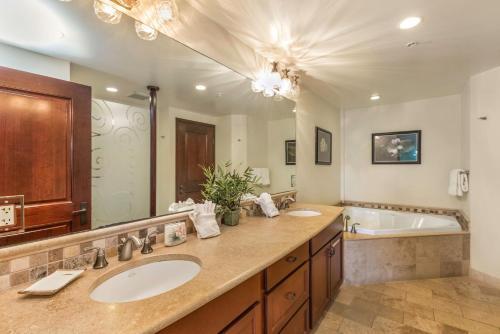 Waipouli Beach Resort B-301