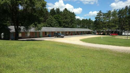 Crossroads Motel & Cabins