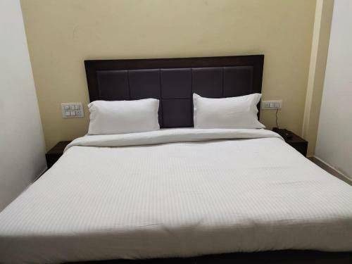 Hotel Tarkeshwarm Hill View Resort