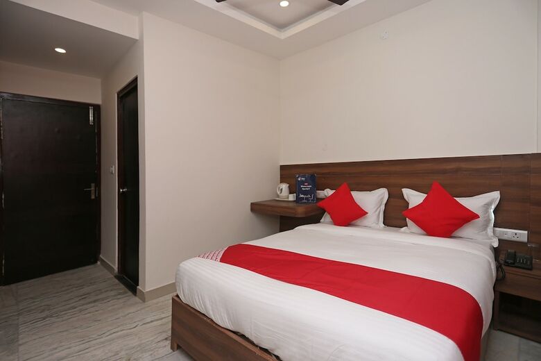 Hotel Oyo 18533 Tulip Inn