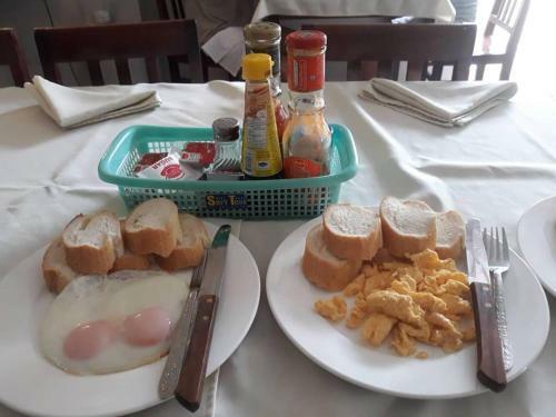 Hostal Sayo Naga Guesthouse