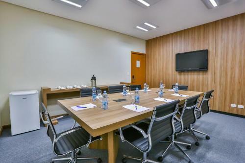 Hotel Comfort Mogi Gua�u