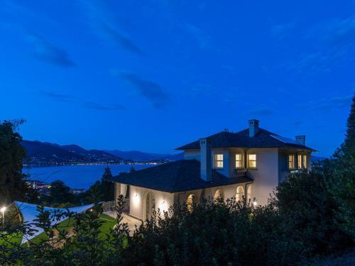 Baveno Villa Sleeps 10 Pool Air Con Wifi