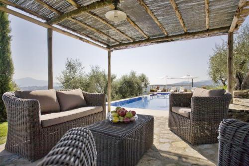 Arsina Villa Sleeps 12 Air Con Wifi