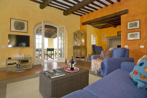 Arsina Villa Sleeps 12 Air Con Wifi
