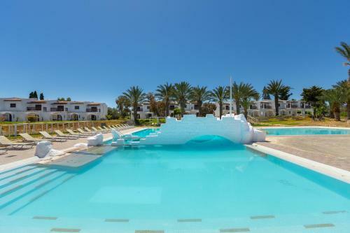 Hotel Latchi Family Resort