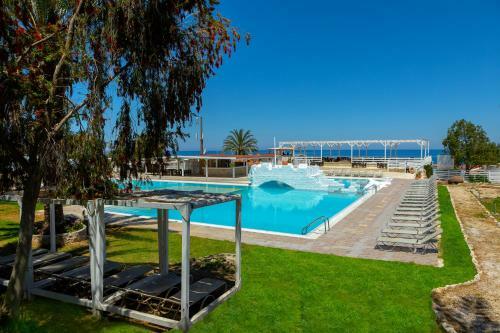 Hotel Latchi Family Resort