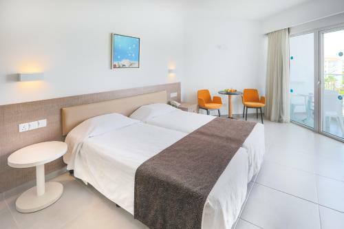 Vassos Nissi Plage Hotel