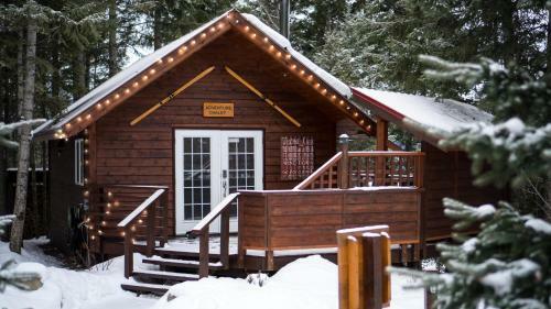 Lodge Cedar House Restaurant & Chalets