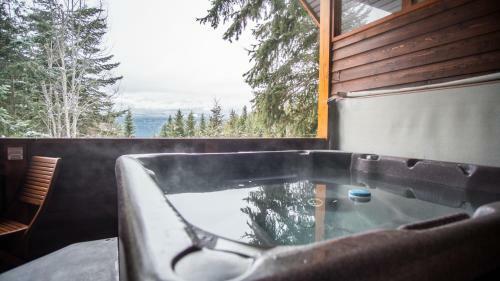 Lodge Cedar House Restaurant & Chalets