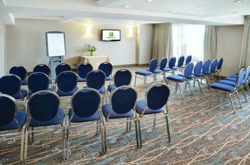 Holiday Inn Hotel & Suites London