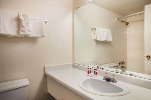 Hotel Howard Johnson By Wyndham Victoria