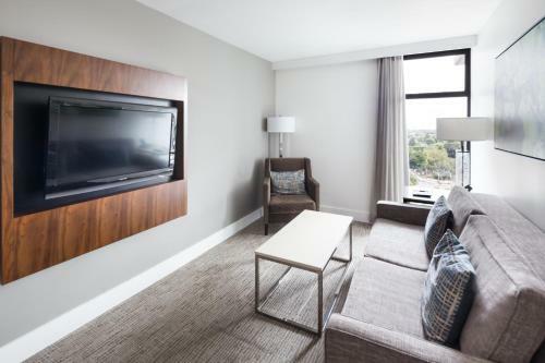 Doubletree By Hilton Hotel & Suites Victoria