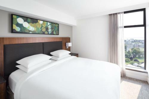 Doubletree By Hilton Hotel & Suites Victoria